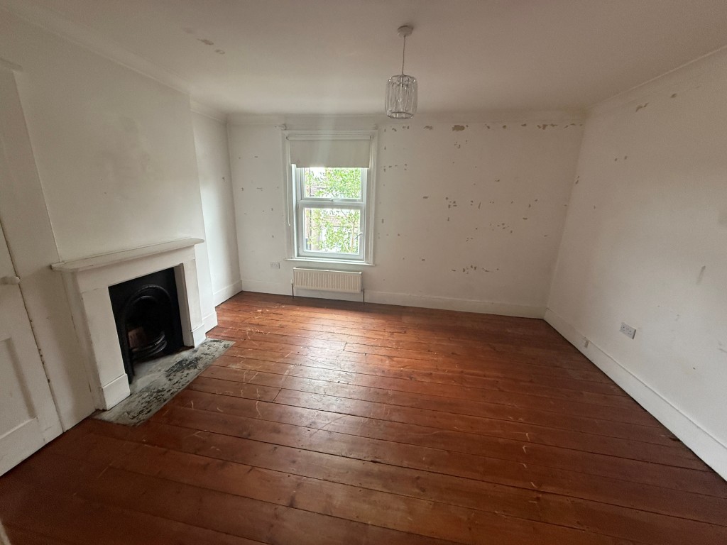 Lot: 158 - MID-TERRACE HOUSE FOR REFURBISHMENT - Bedroom 1
